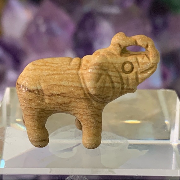 Miniature Hand Carved Desert Landscape Jasper Elephant Stone Animal Carving 1" - Picture 1 of 13